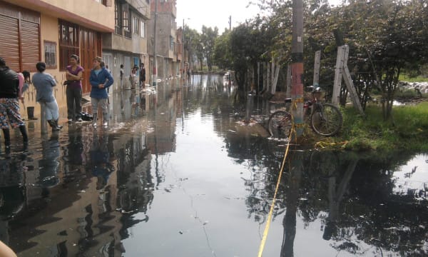 Desbordamiento del humedal Jaboque en Engativá Desbordamiento del humedal Jaboque en Engativá