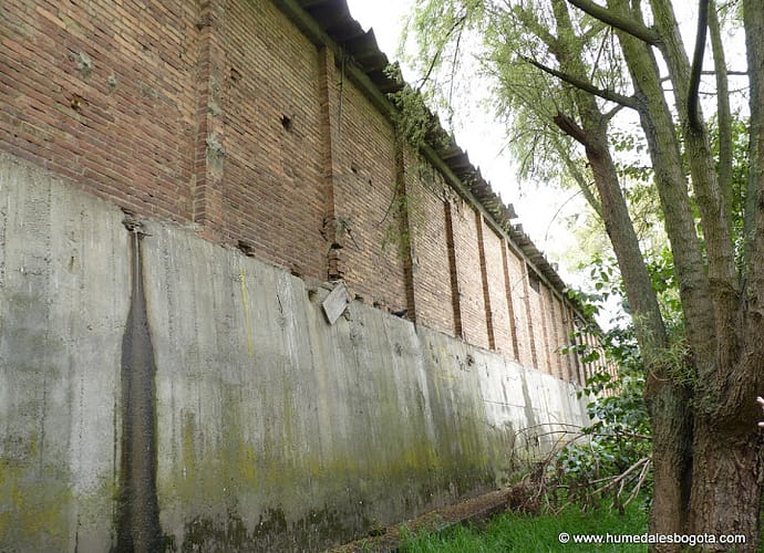 Vertimientos en el humedal La Vaca Vertimientos en el humedal La Vaca