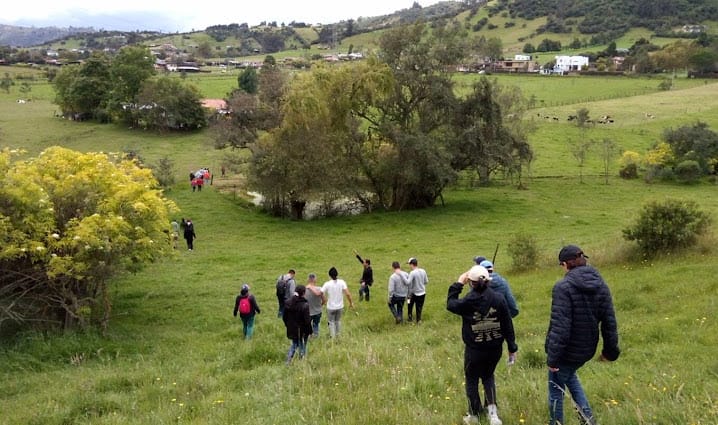 Relatos del servicio social estudiantil en los humedales de Bogotá Relatos del servicio social estudiantil en los humedales de Bogotá